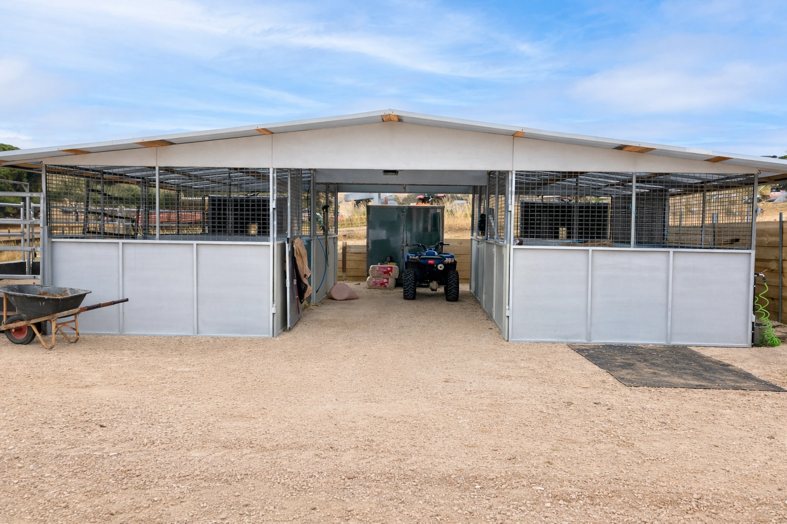 example of Saxon breezeway horse stables in use